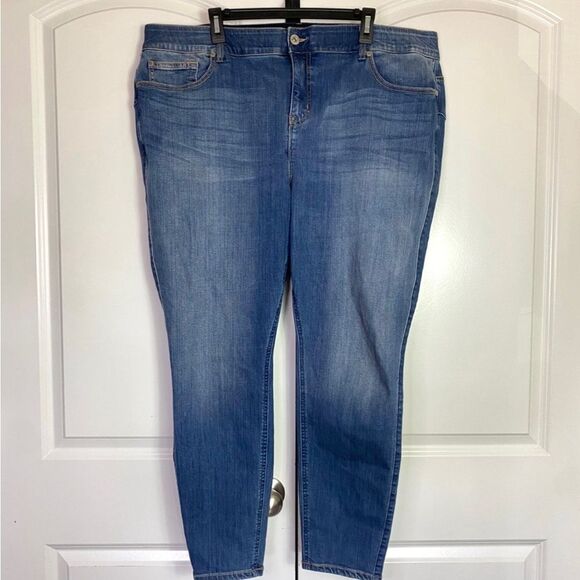 Torrid Bombshell Skinny Straight Leg Blue Jeans with Pockets stretchy size 24 - Picture 2 of 12